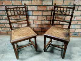 2 antieke houten stoelen (1)